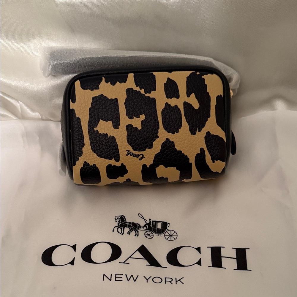 🖤 Coach NWT Pouch Wristlet With Leopard Print and Gold Hardware - Picture 6 of 7